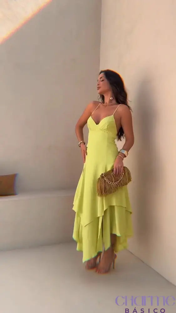 Vestido Lumina – Brilho e Elegância em Cada Detalhe