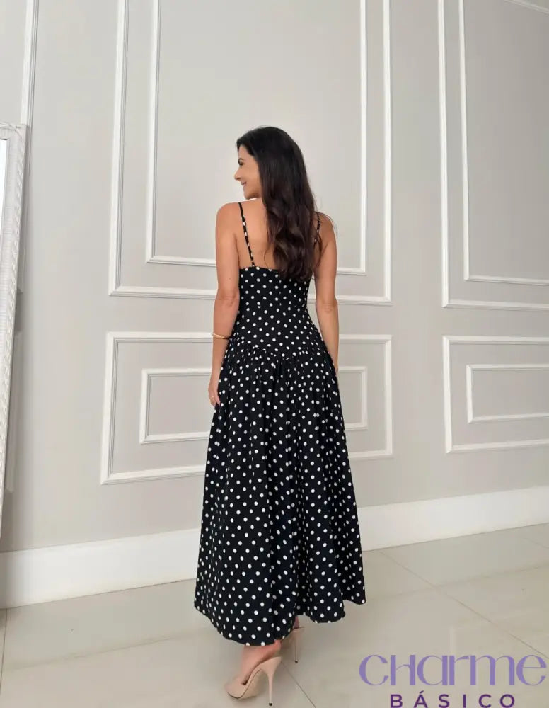 Vestido Luna – Charme e Delicadeza em Uma Peça Atemporal