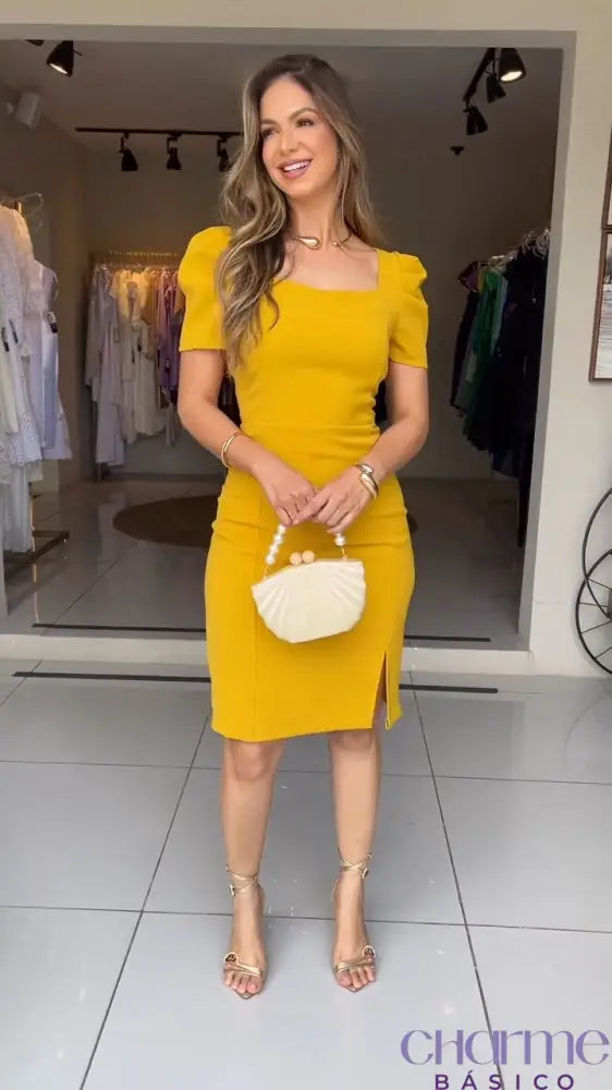 Vestido Primrose – A Elegância que Vai Fazer Você Brilhar!