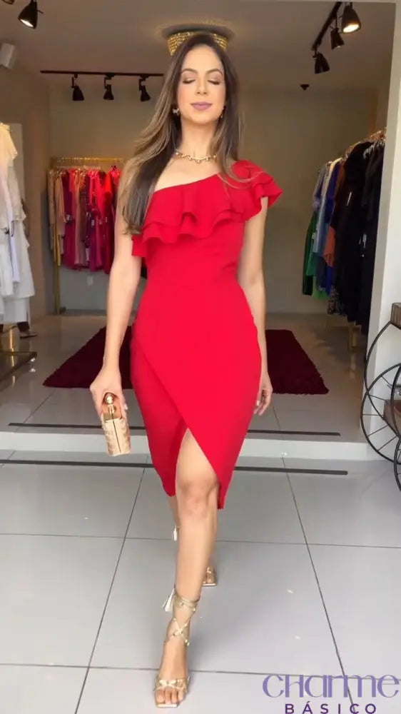 Vestido Scarlet – Paixão e Elegância em Um Só Modelo!