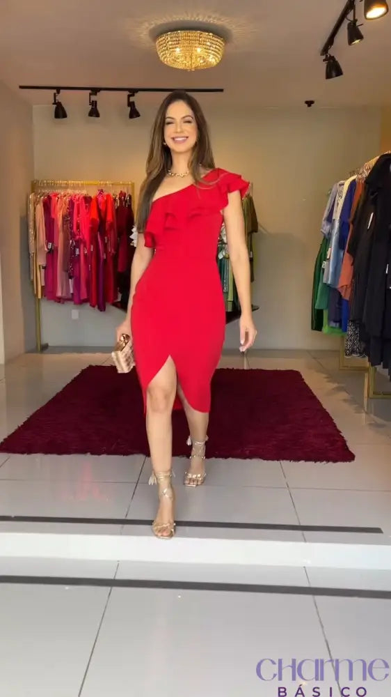 Vestido Scarlet – Paixão e Elegância em Um Só Modelo!