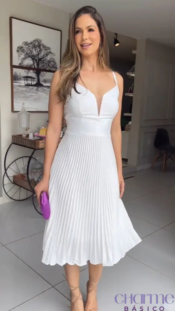 Vestido Viena – Leveza e Elegância em Cada Movimento!